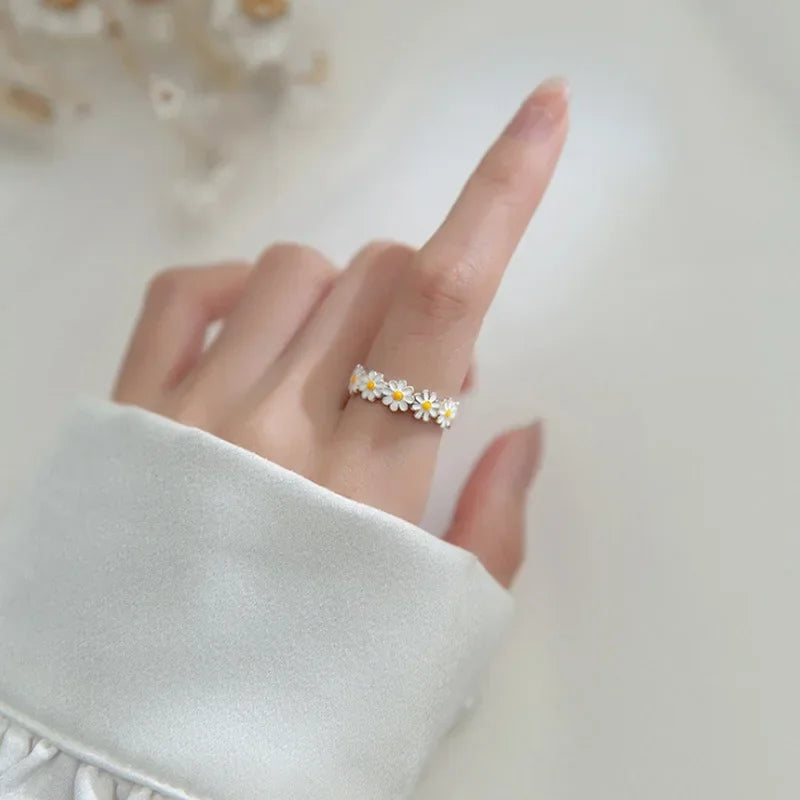 Vintage Daisy Flower Rings For Women Style Adjustable Opening Finger Ring Bride Wedding Engagement Statement Jewelry